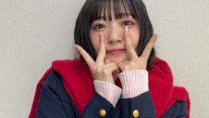 鈴木愛理、JK風の美脚ルーズソックスSHOTにファン悶絶！「可愛すぎる！」