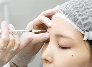 皮膚科医が徹底考察！若いうちからのボトックスが老化予防に本当に効果的か